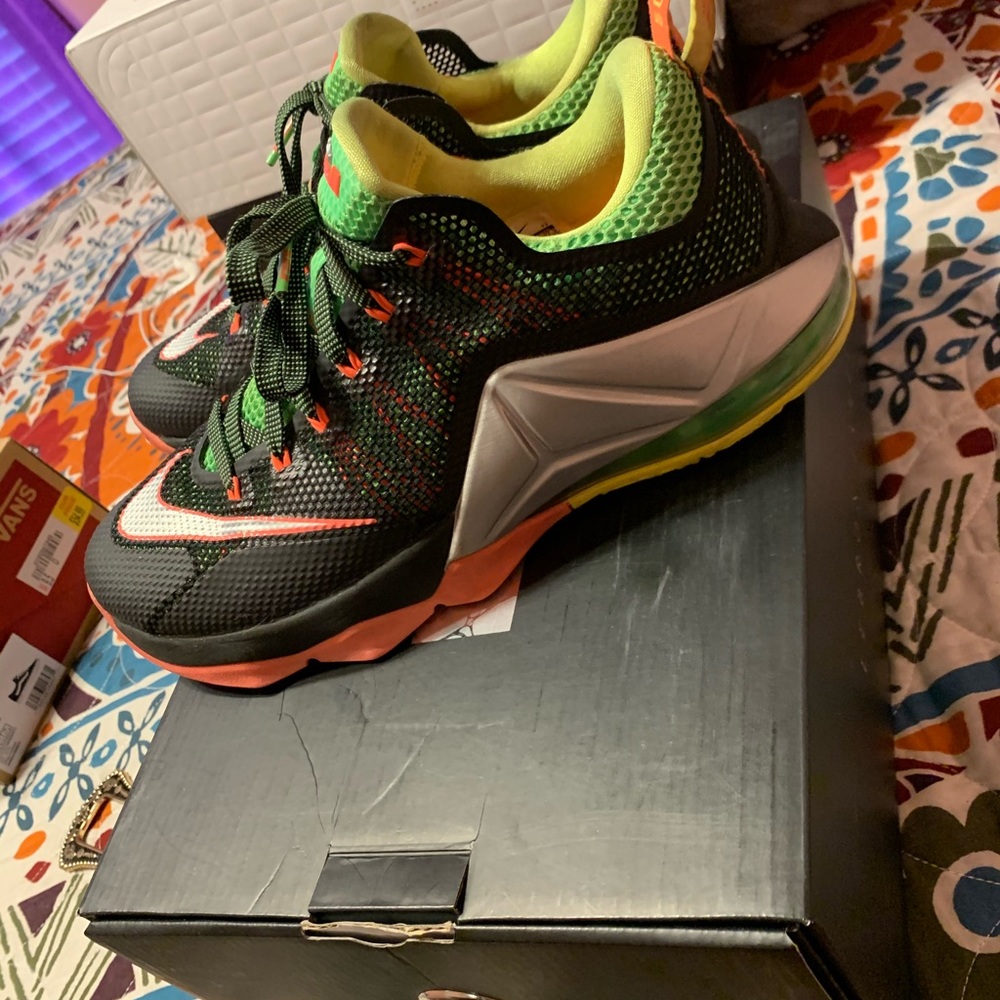 Lebron XII lows - Picture 2 of 5